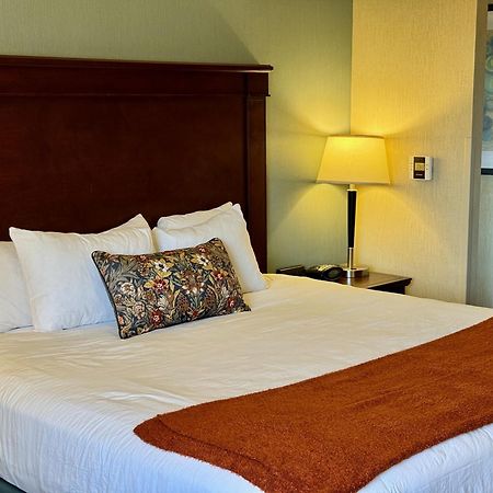 Troy Inn & Suites エクステリア 写真