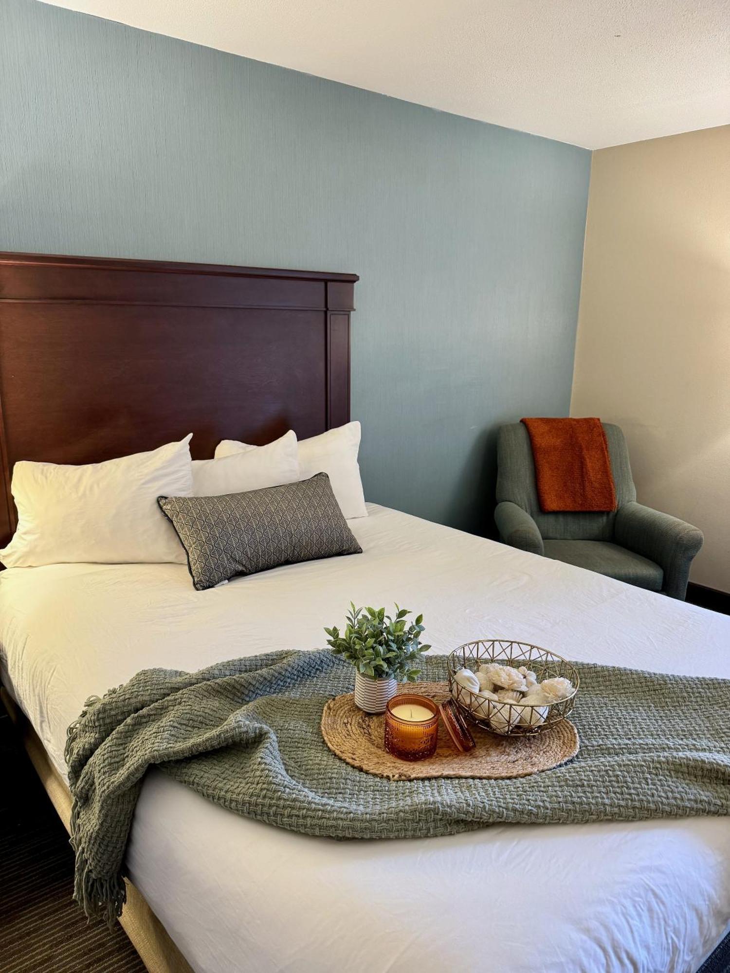 Troy Inn & Suites エクステリア 写真