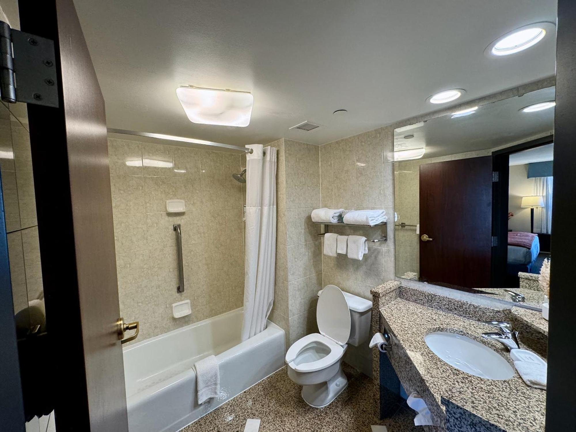 Troy Inn & Suites エクステリア 写真