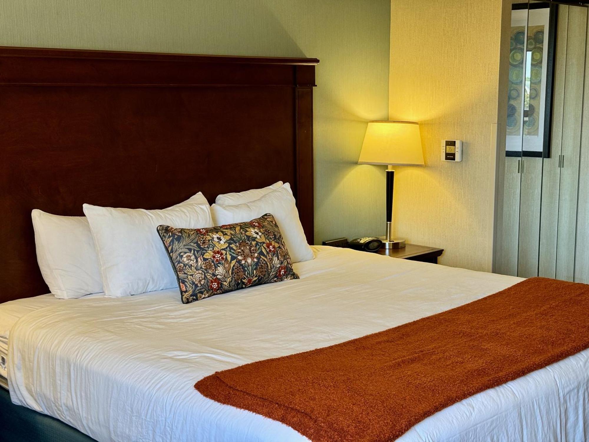 Troy Inn & Suites エクステリア 写真