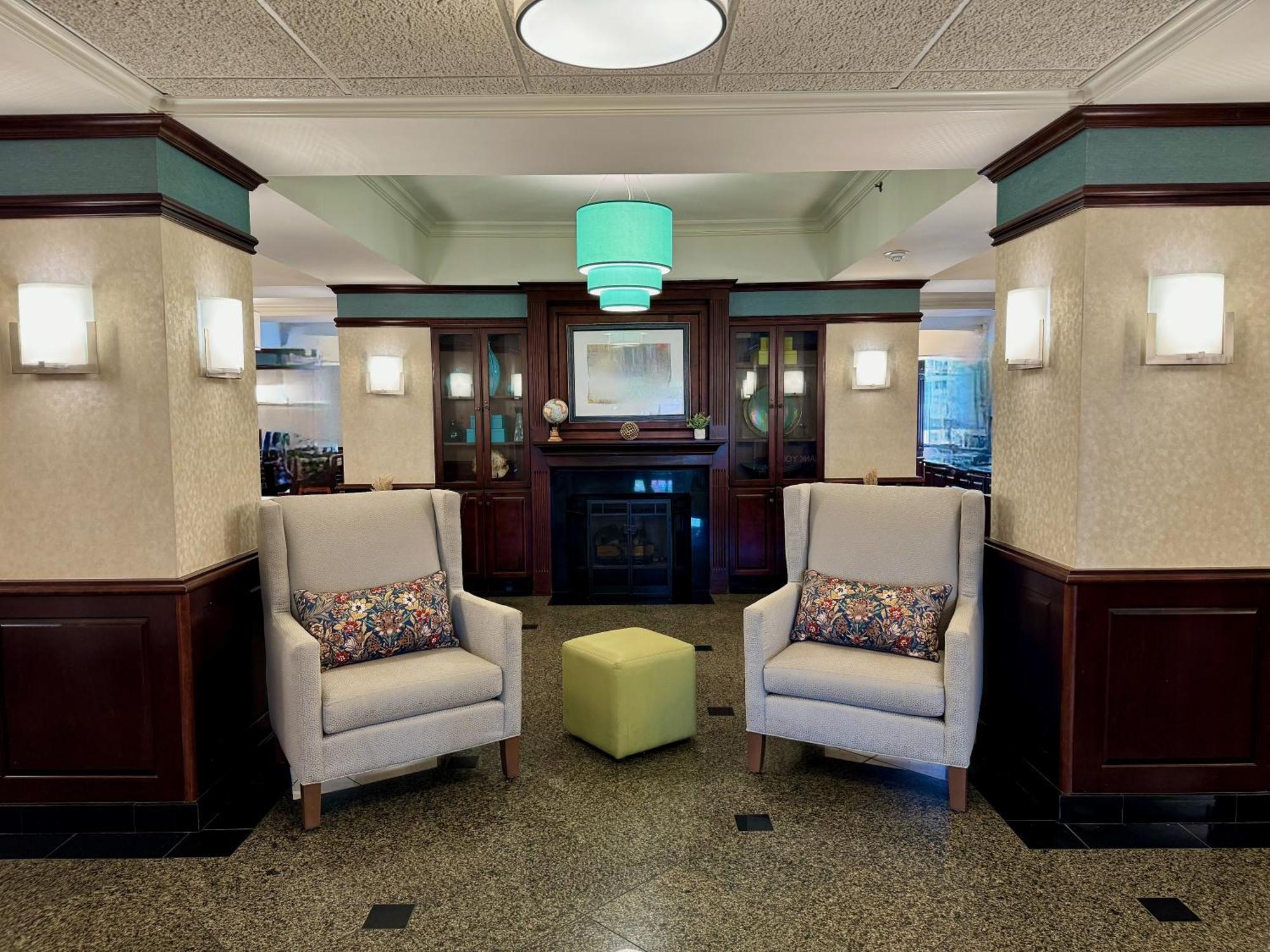 Troy Inn & Suites エクステリア 写真