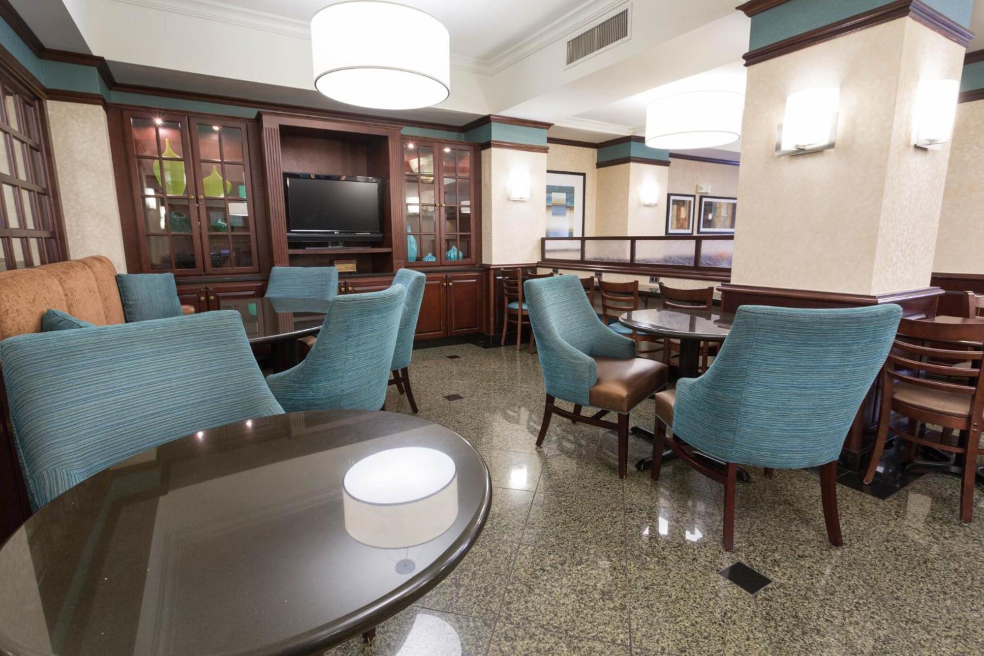 Troy Inn & Suites エクステリア 写真