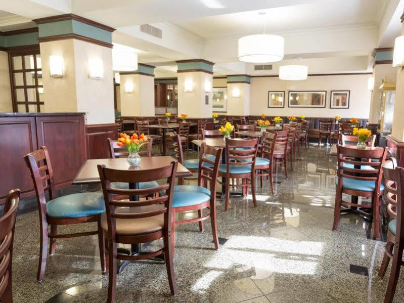Troy Inn & Suites エクステリア 写真