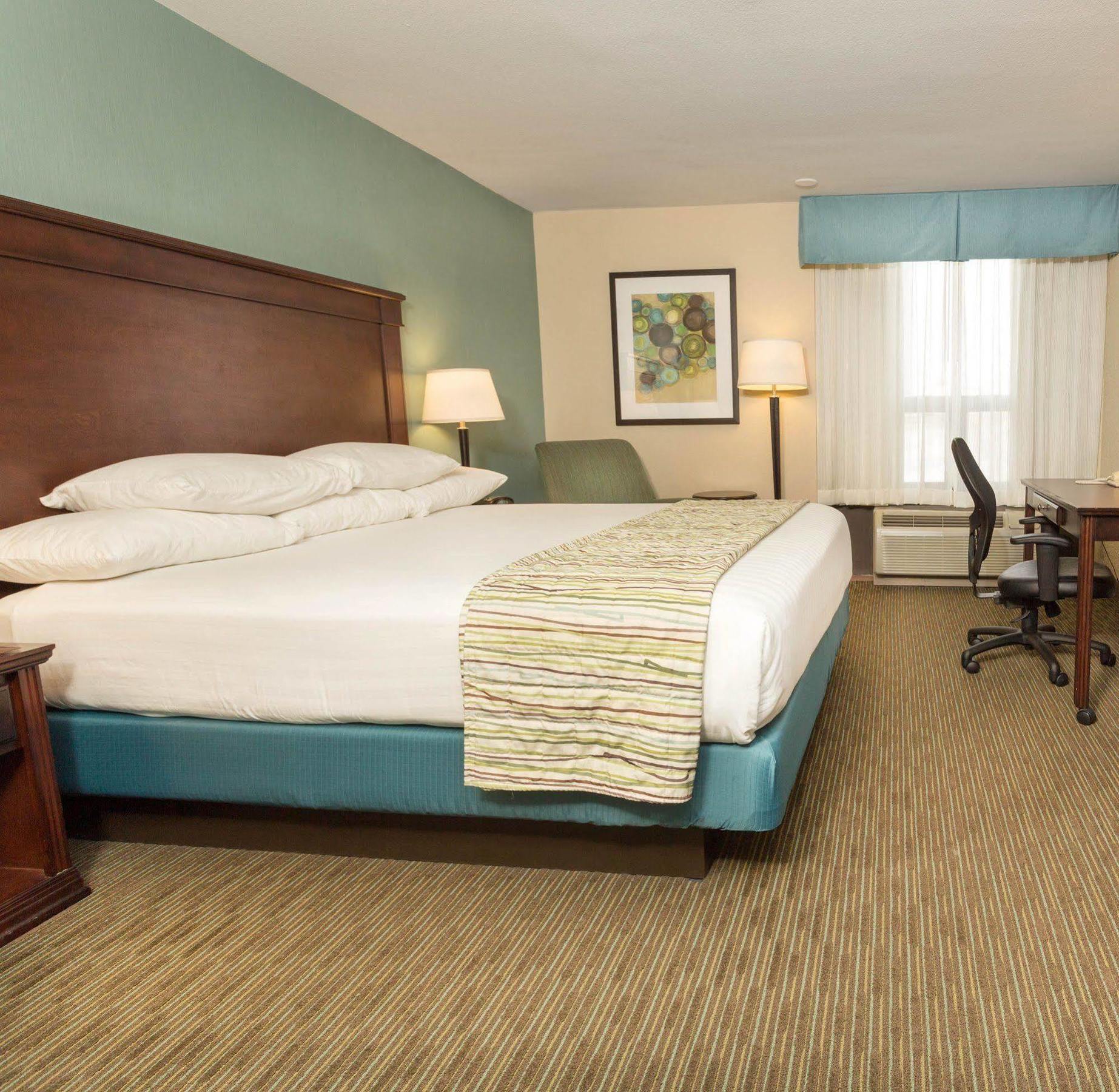 Troy Inn & Suites エクステリア 写真